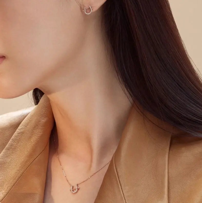 Crash Landing on You Seo Dan Horseshoe Necklace — image 8