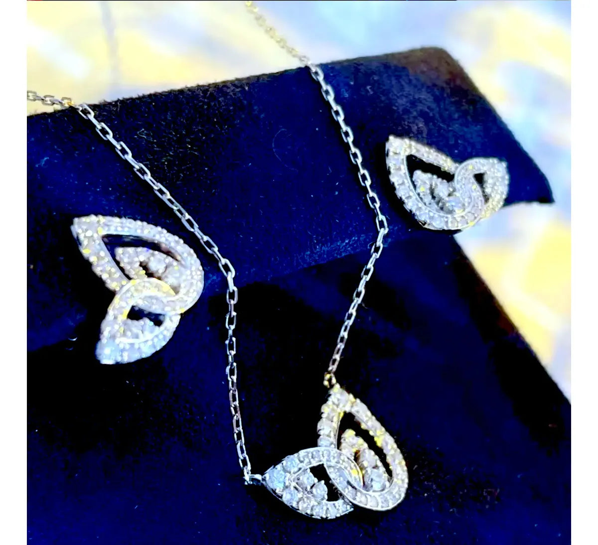 Queen of Tears Necklace & Earrings Set — image 1